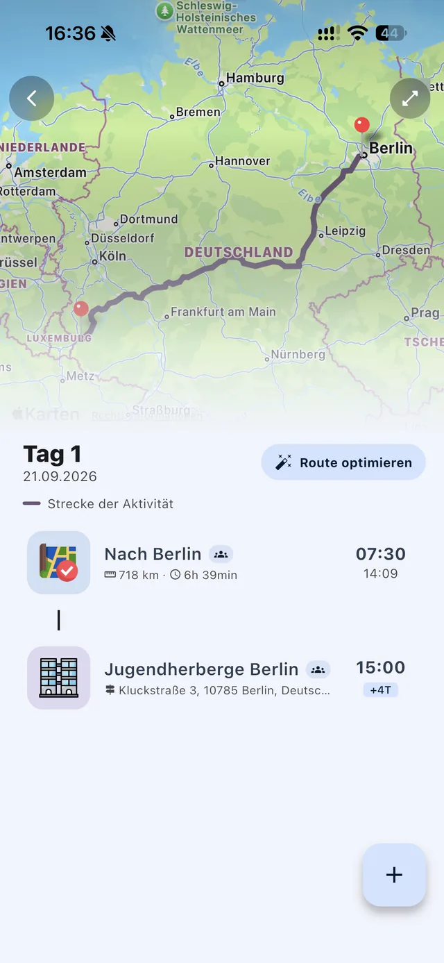 Tagesansicht mit der Fahrtstrecke nach Berlin auf der Karte und den Stationen des Tages