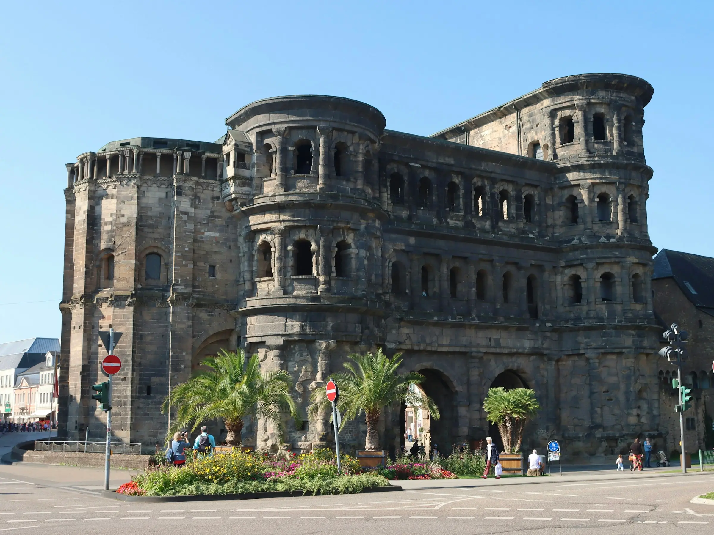 Die Porta Nigra in Trier am Abend